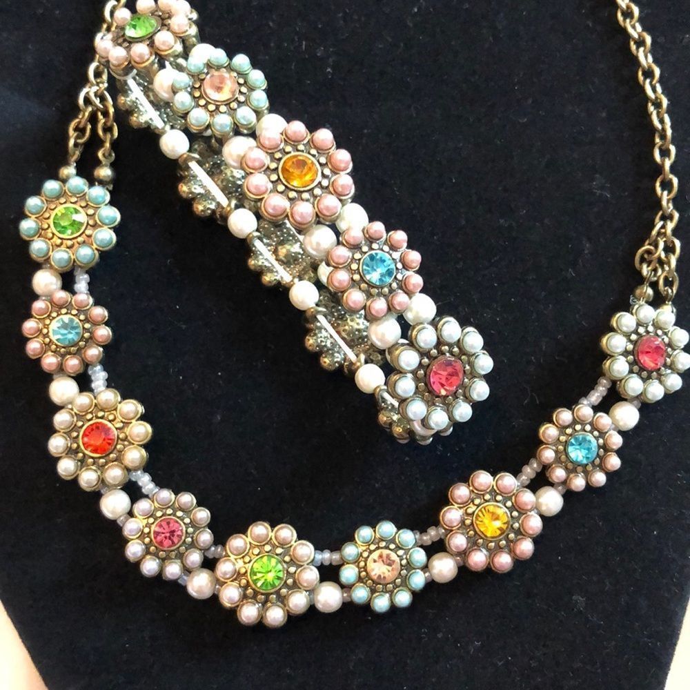 Set of adjustable flower 🌸 necklace n bracelet